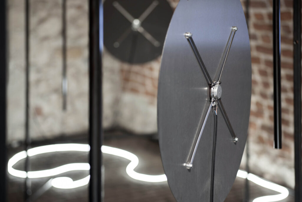 Jacek Doroszenko, Largo for Three Points / Largo na trzy punkty, installation, 2025