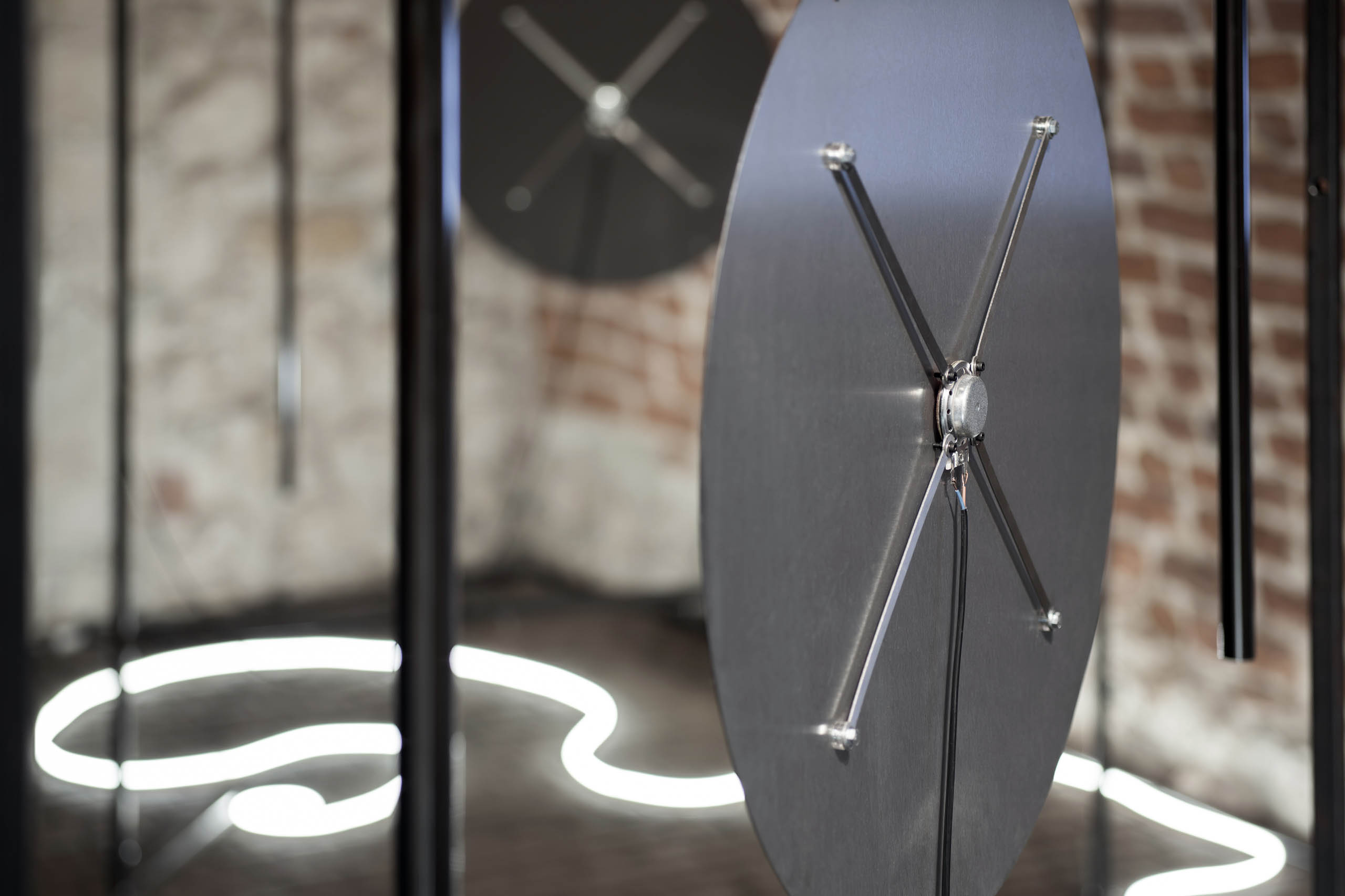 Jacek Doroszenko, Largo for Three Points / Largo na trzy punkty, installation, 2025