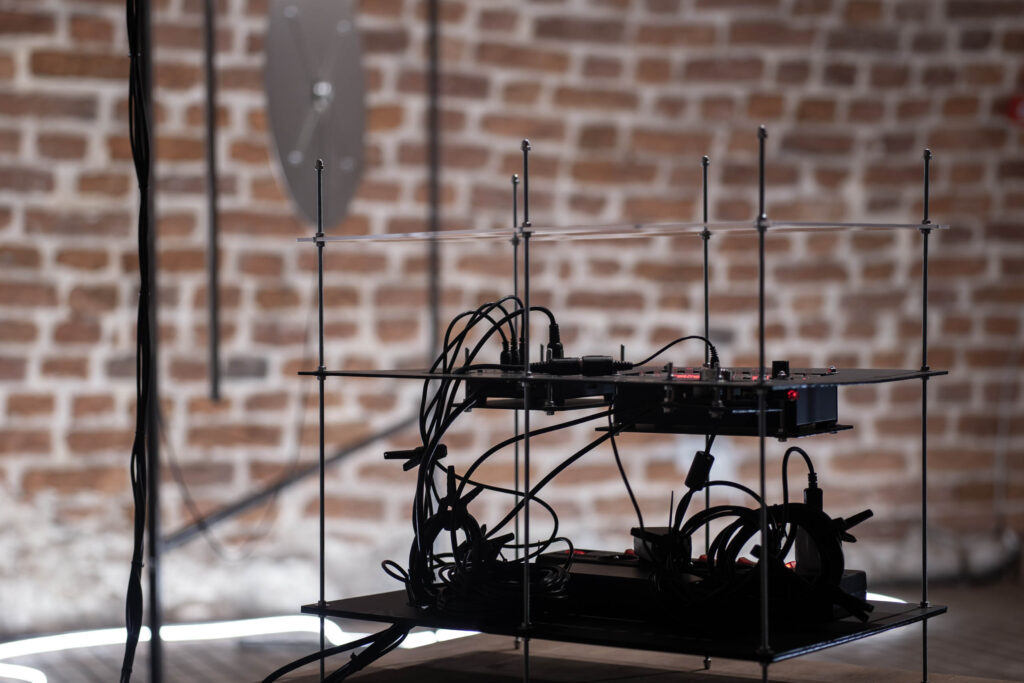 Jacek Doroszenko, Largo for Three Points / Largo na trzy punkty, installation, 2025